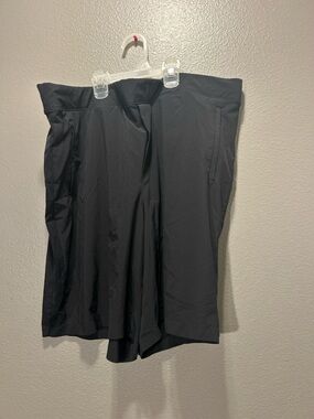 Athleta Brooklyn Mid-Rise Short Black Women’s Plus Size 22 Hiking Travel Stretch